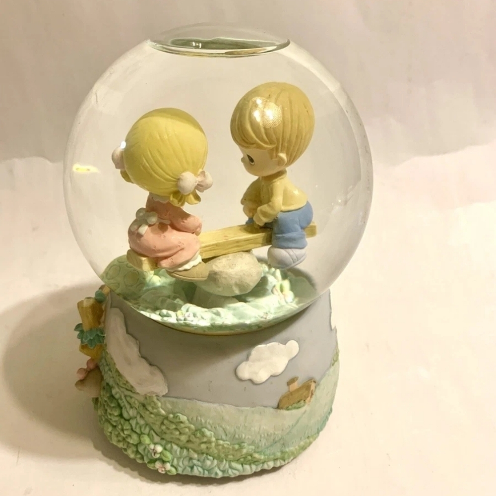 Precious Moments While Walking In The Park One Day Musical Snow Globe 5.5" Tall - Picture 3 of 10